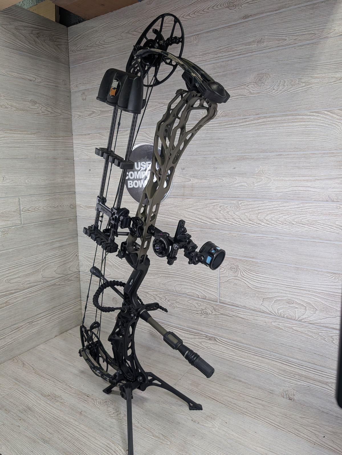 Used Mathews ARC 34 29" 70lb Right Hand Ambush Fade to Black Riser Kuiu Limbs LOADED Bow Pkg