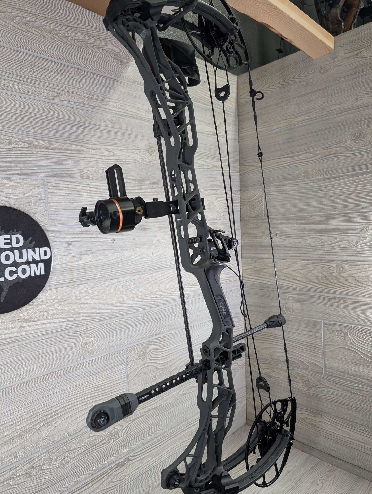 Used Mathews Lift X 29.5 Right Hand Shale Package
