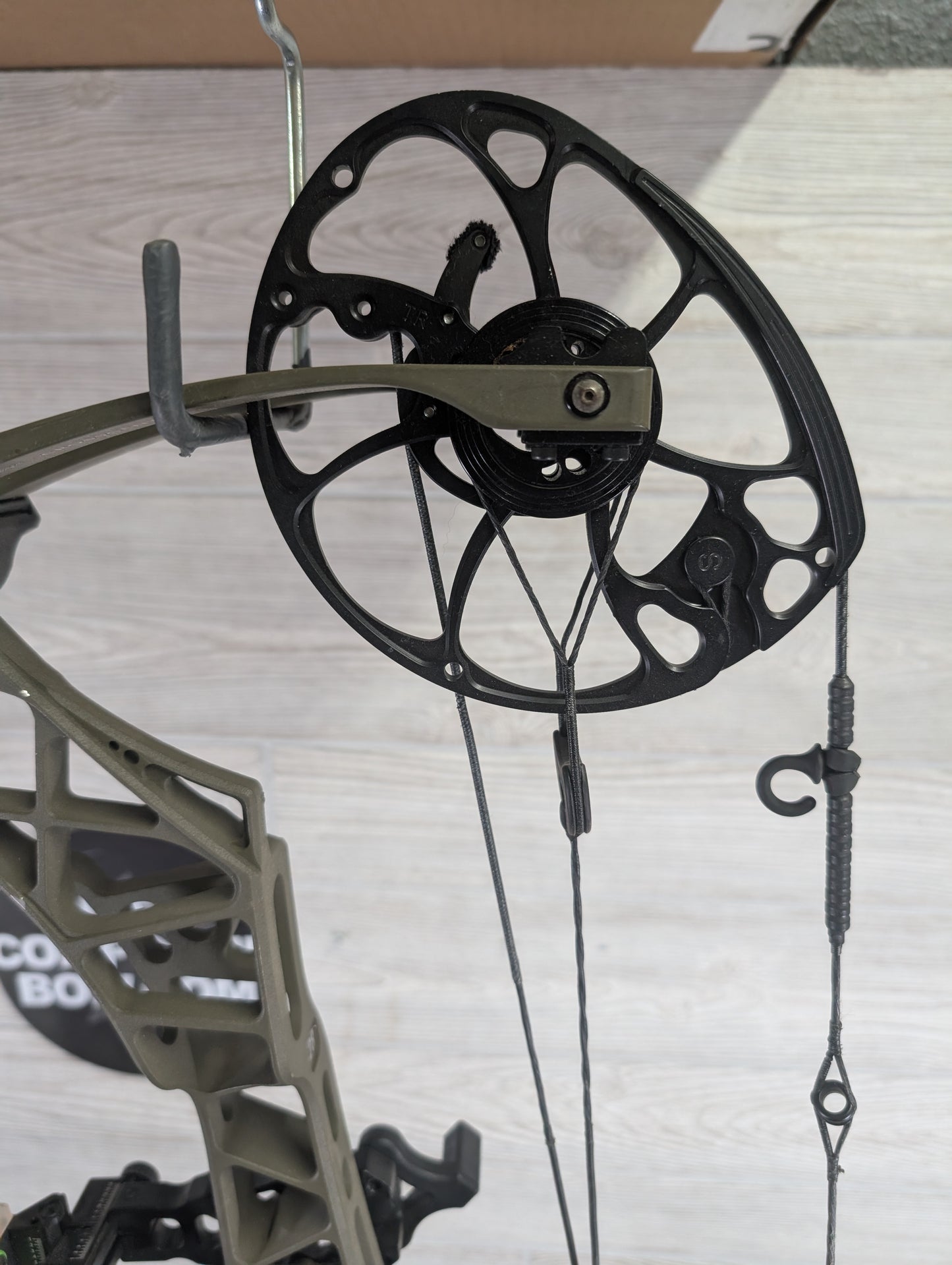 Used Mathews VXR 28 Ambush Green Bow Right Hand pkg