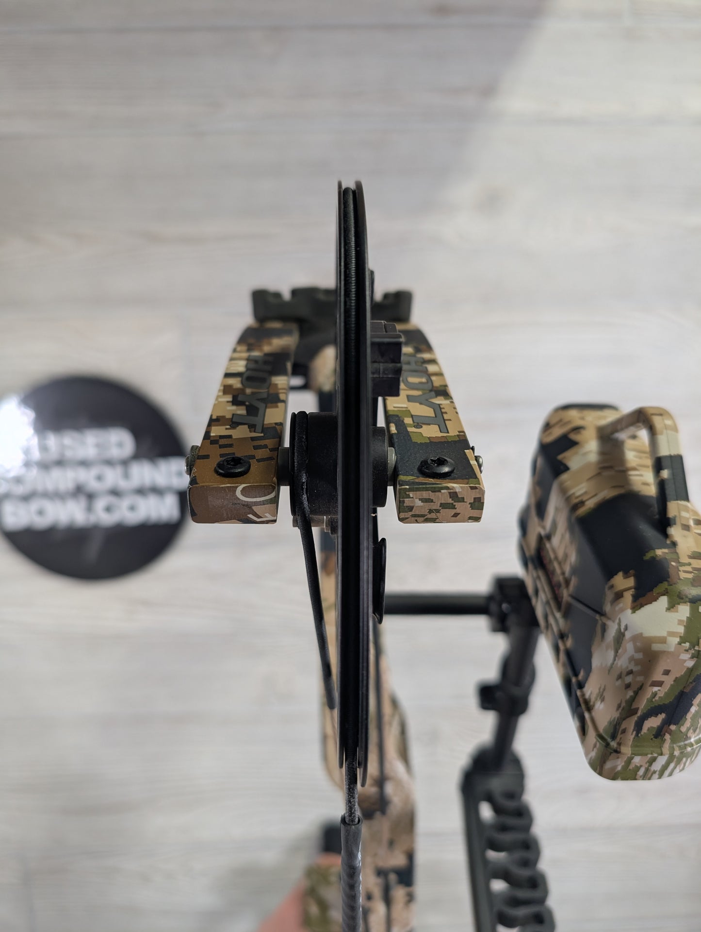 Used Hoyt Ventum 30 25-28" 60-70lb RH Sitka Sub Alpine Bow