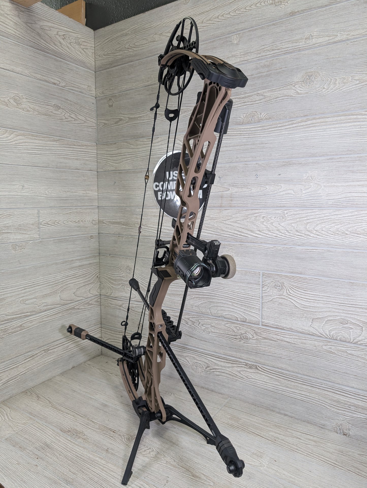 Mathews Lift 33 LH Earth Package