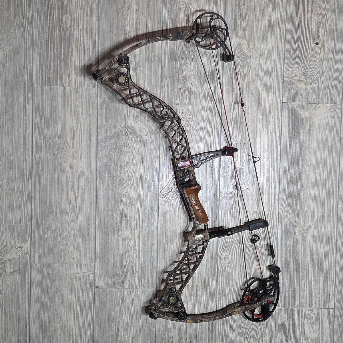 Used Mathews Z7 Right Hand 28" 70#