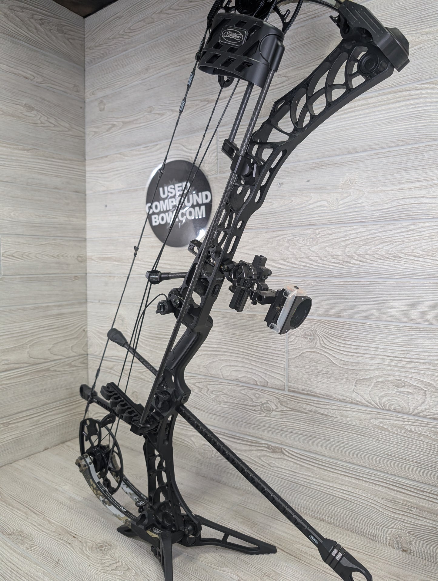 Mathews Phase 4 33 Black Riser Ev2 Limbs Right Handed LOADED PACKAGE