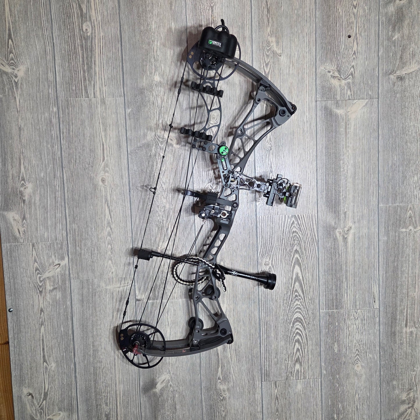 Used Bowtech Revolt 30" 70lb RH Gray Bow
