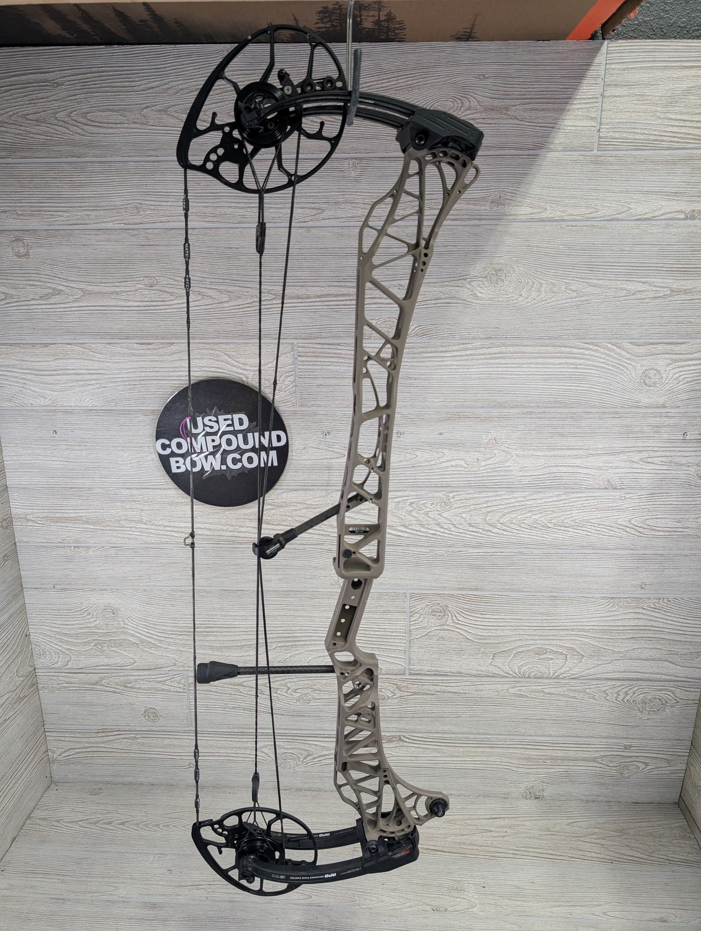 Mathews Lift 33 Right-Handed Granite Bow