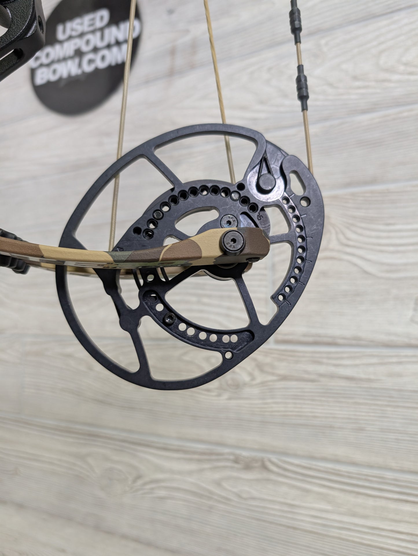 Bear Execute 30 RH 70lb Black Riser/Throwback Limbs Bow
