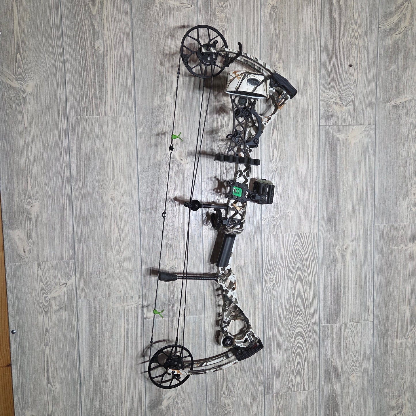 Mathews No Cam HTR  Right Hand 60lbs Camo PKG