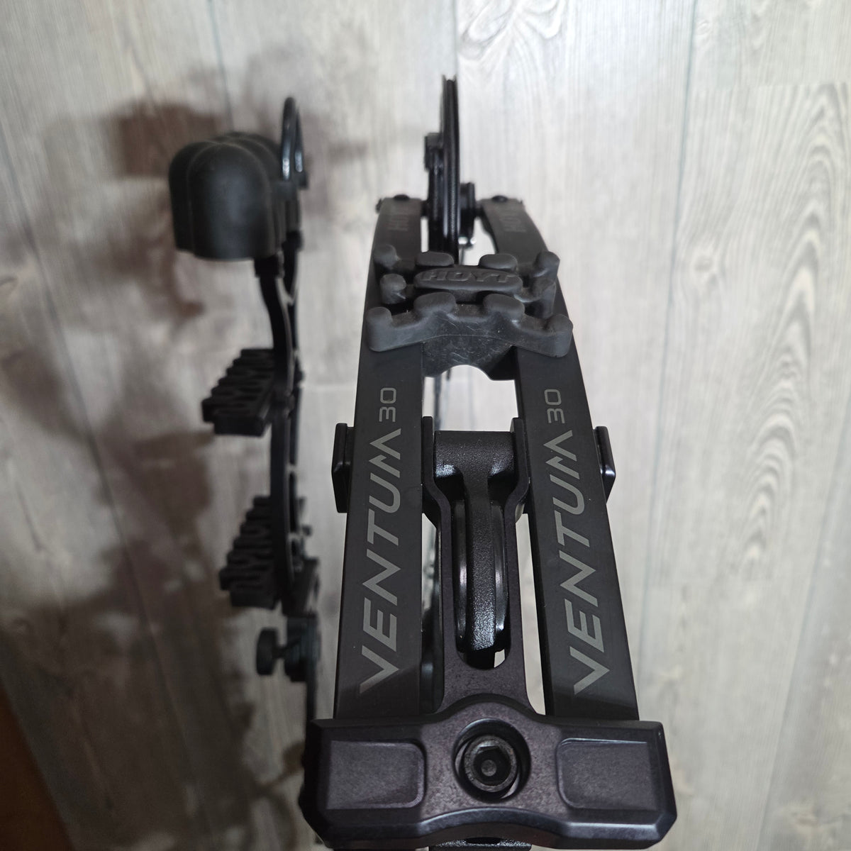 Used Hoyt Ventum 30 Right Handed Black Package