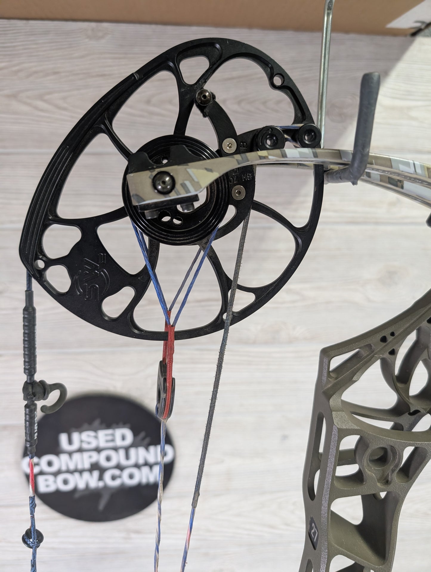Used Mathews V3 27 RH Ambush Riser Subalpine Limbs