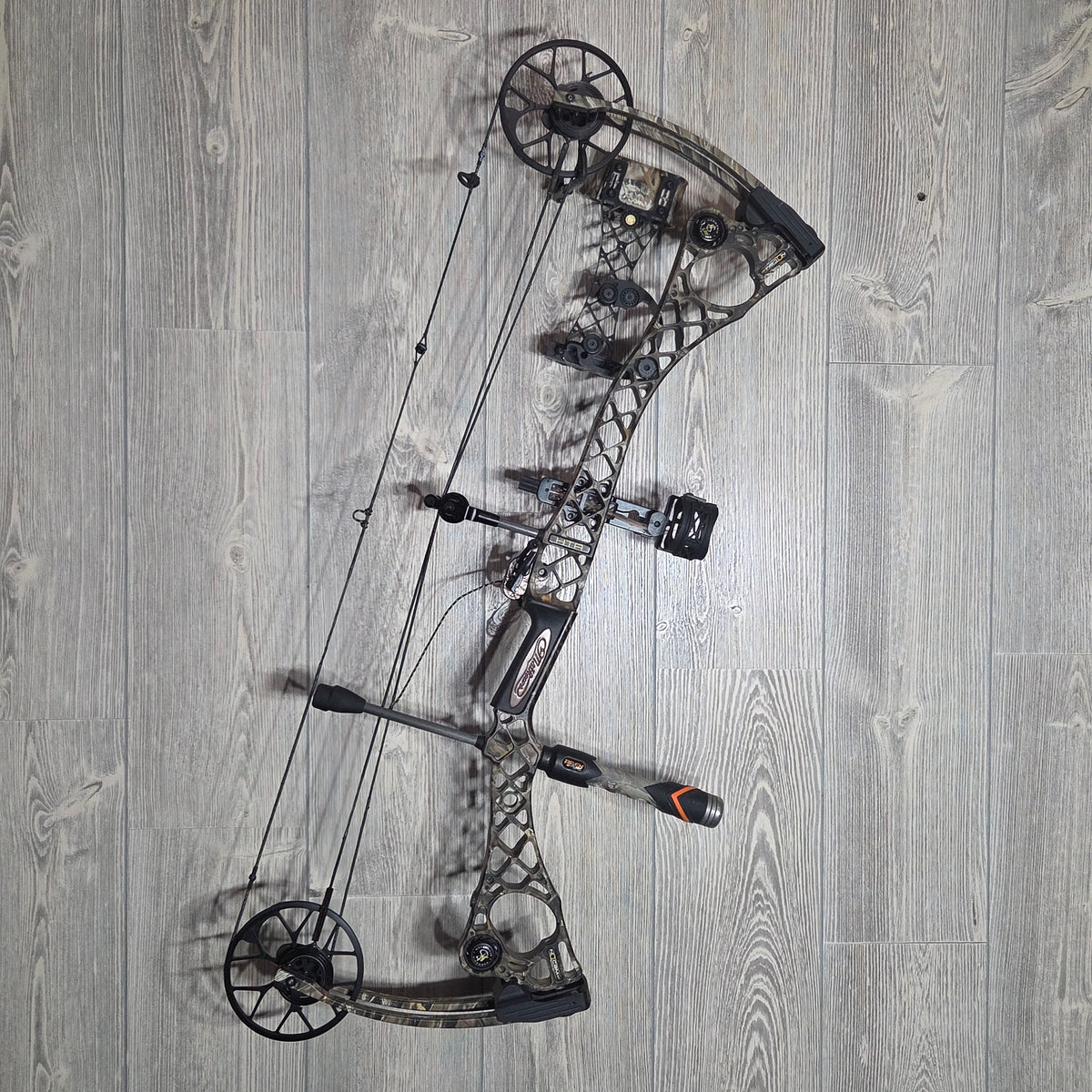 Mathews No Cam HTR  Left  Hand 60lbs Camo PKG