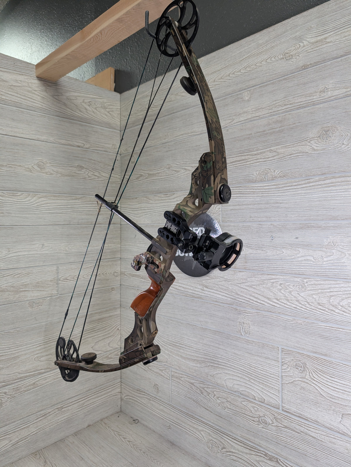 Used Mathews MQ 32" 60lb Right Handed Bow