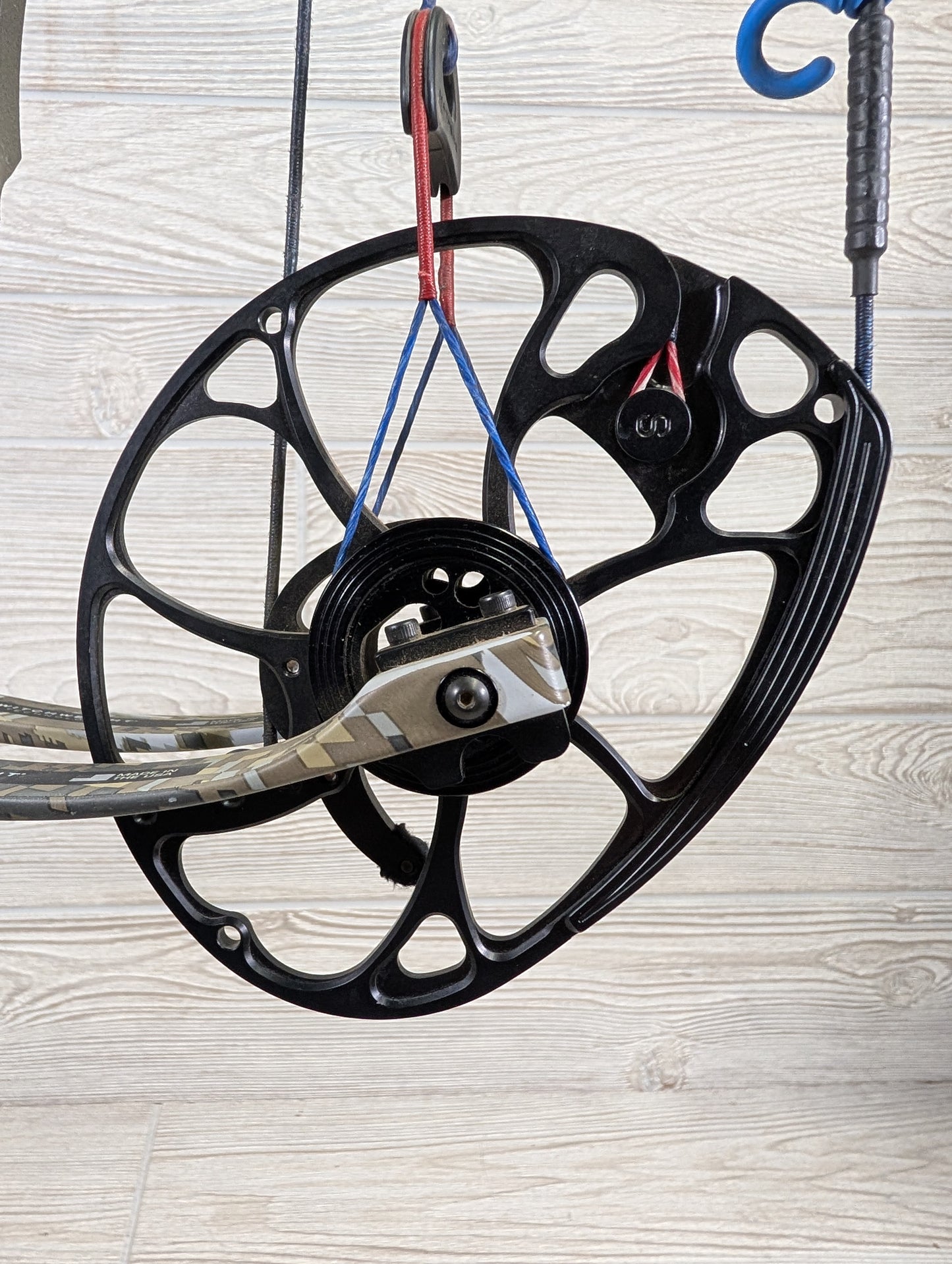 Used Mathews V3 27 RH Ambush Riser Subalpine Limbs