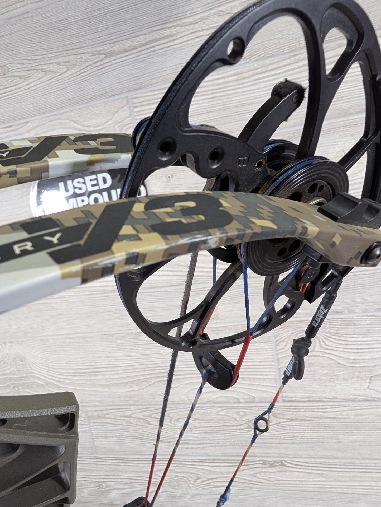 Used Mathews V3 27 RH Ambush Riser Subalpine Limbs