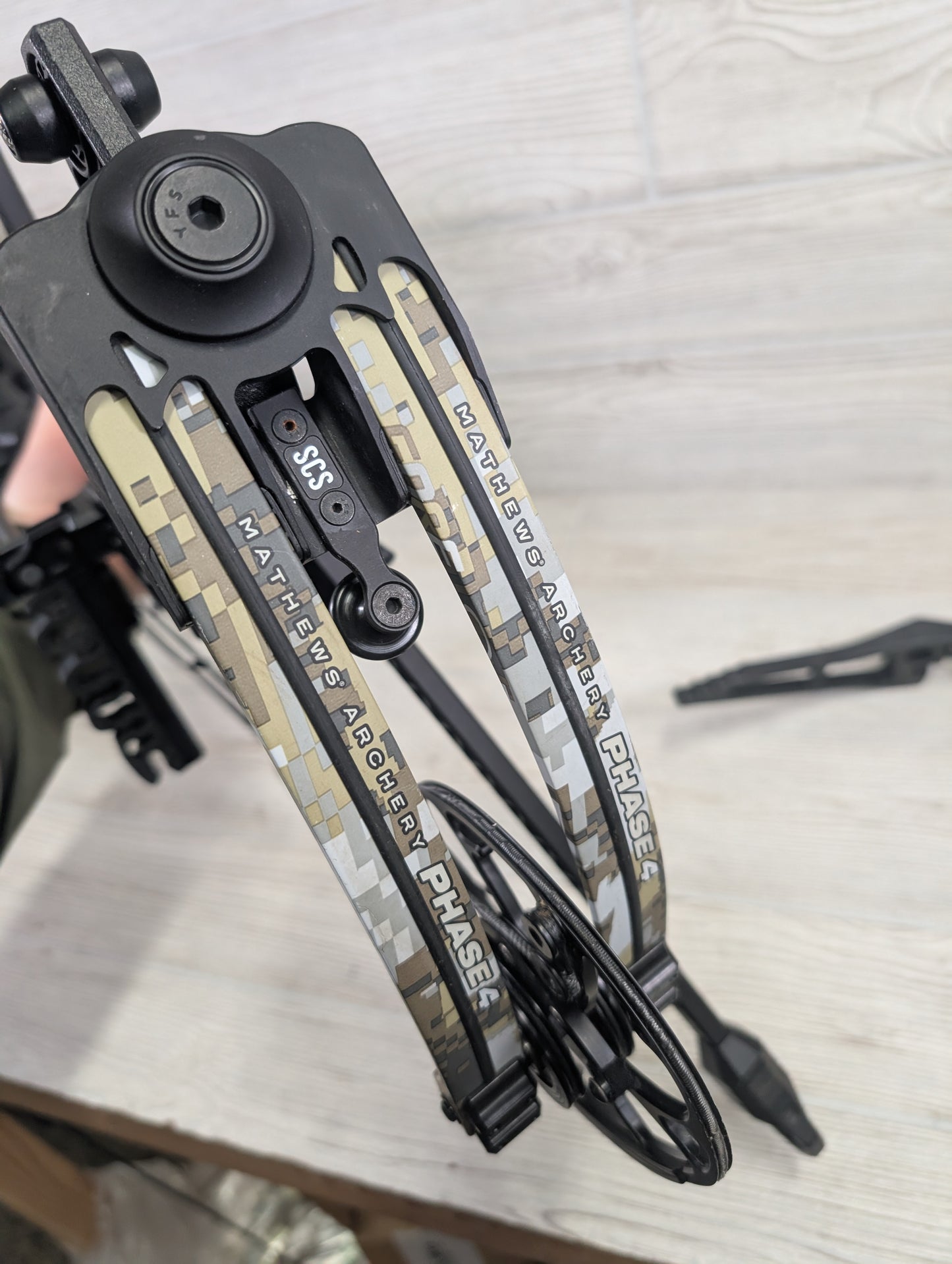 Mathews Phase 4 33 Black Riser Ev2 Limbs Right Handed LOADED PACKAGE