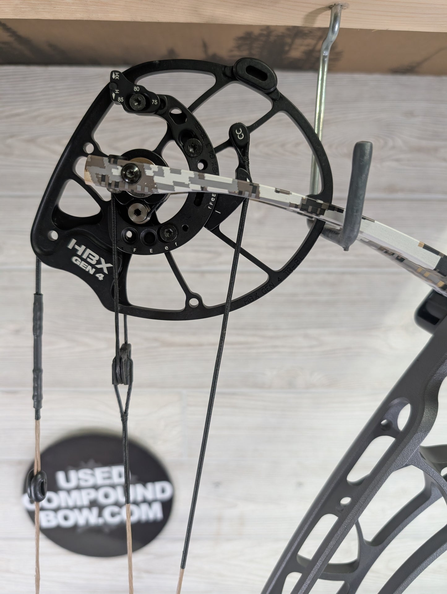 Used Hoyt Alpha AX-2 32 RH Tombstone Riser Optifade Limbs