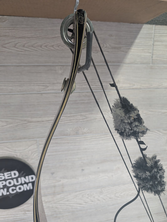 Used Vintage Hoyt Pro Vantage Carbon Plus Right Handed 25-40lbs 28" Draw