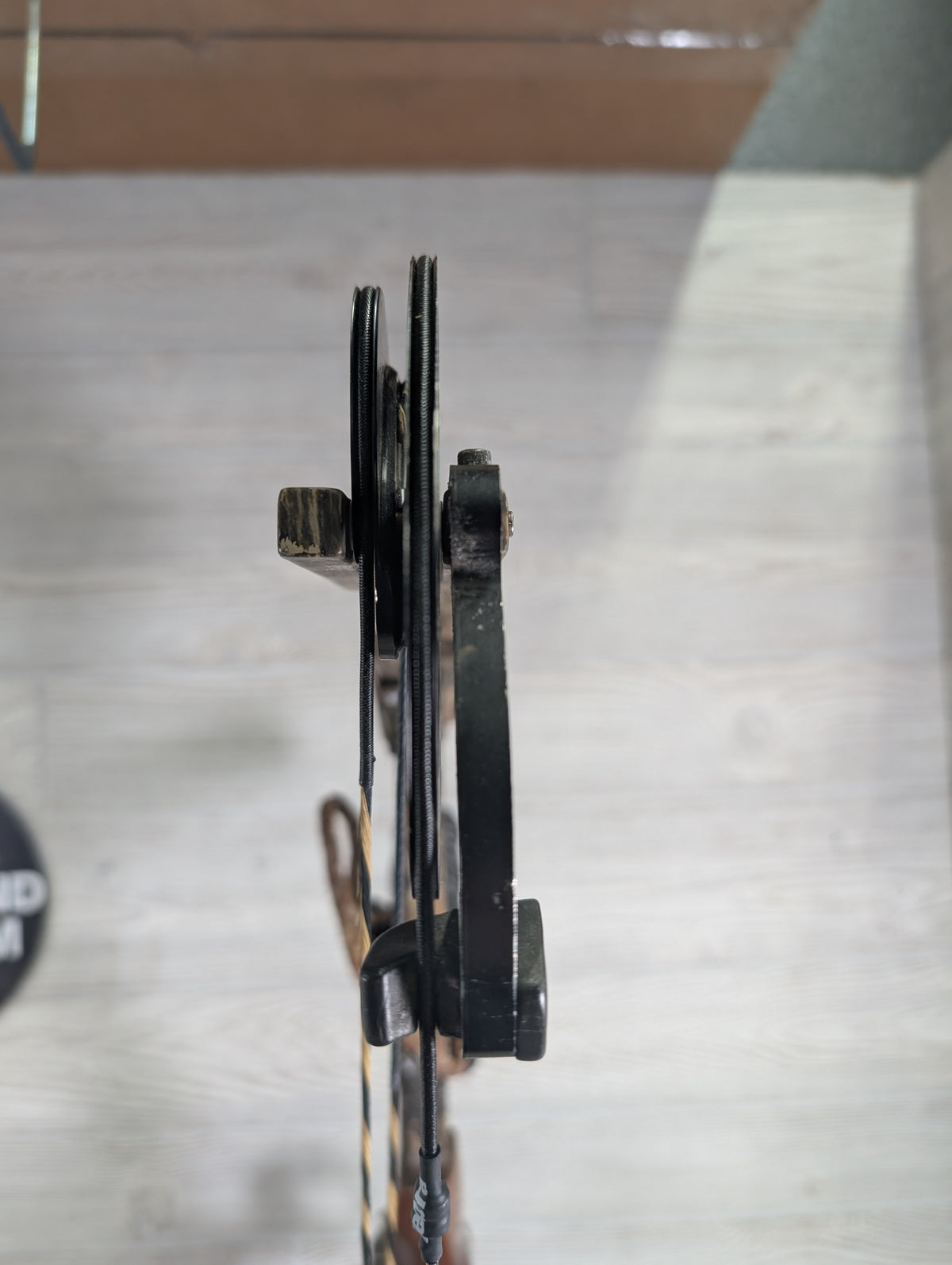 Used Mathews Legacy Right Handed 30" 70lb