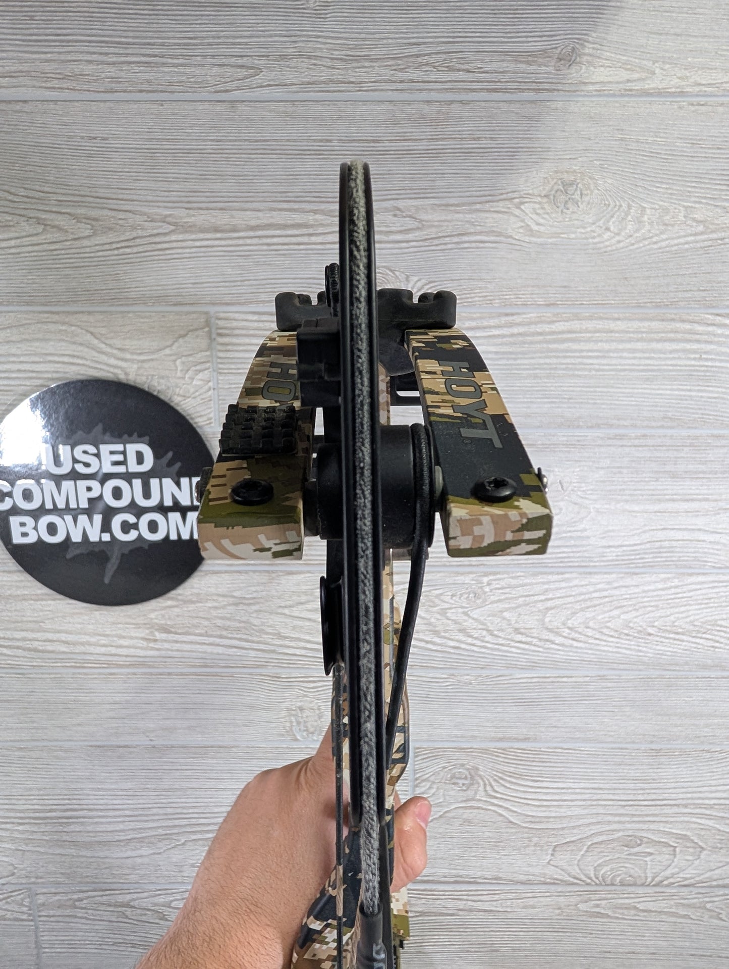 Used Hoyt Ventum 30 25-28" 60-70lb RH Sitka Sub Alpine Bow