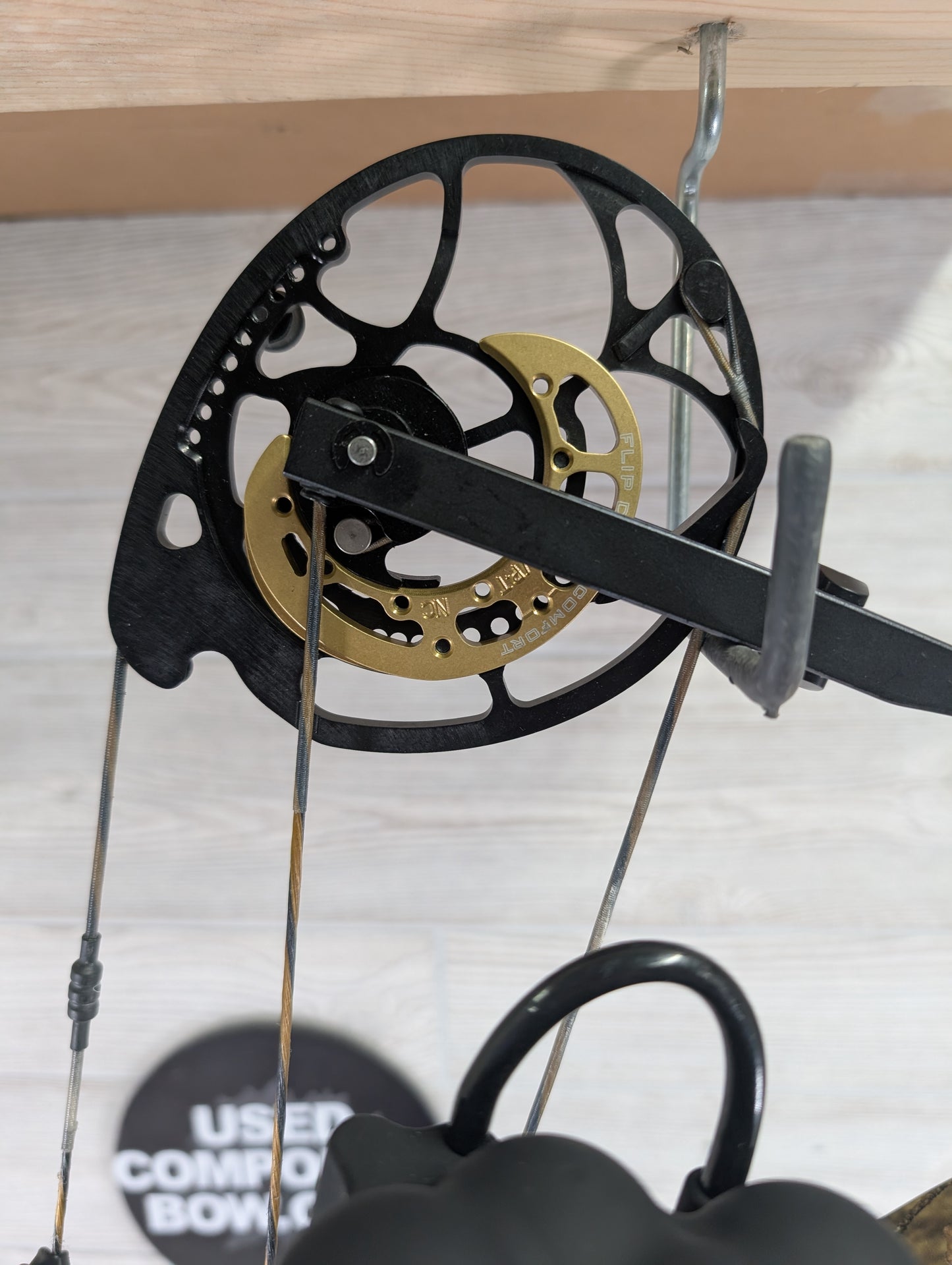 Bowtech Carbon Icon Right Handed 60-70# Camo package