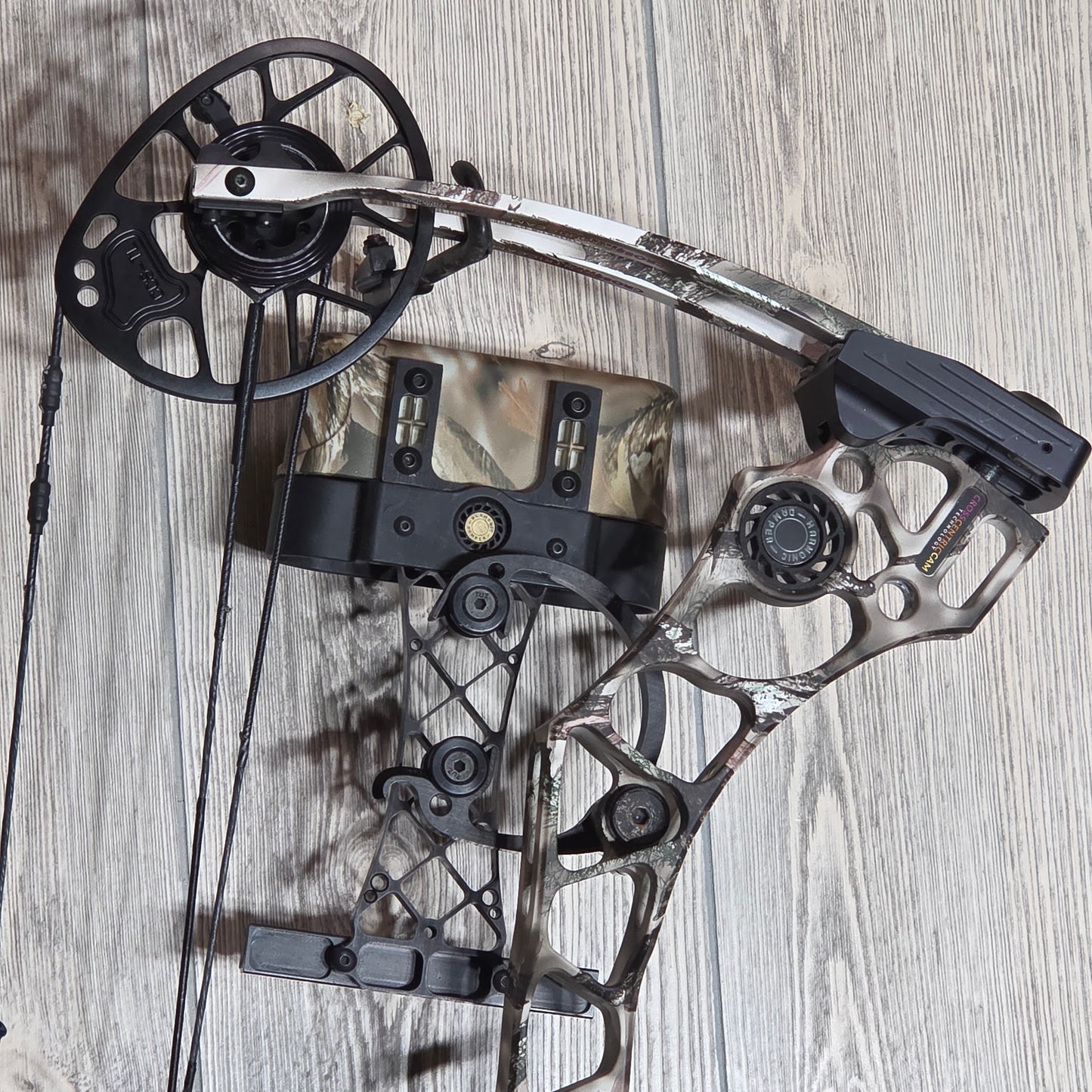 Mathews Avail LH Lost XD camo bow package
