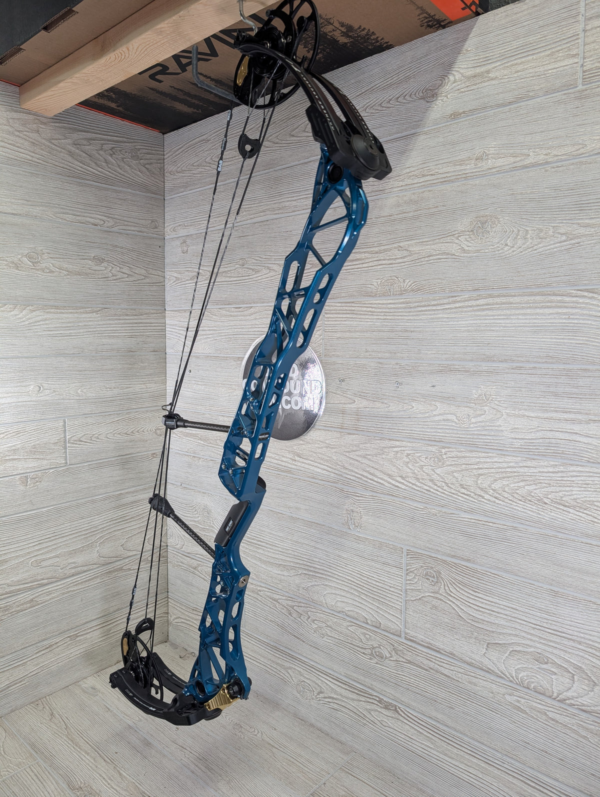 Used Mathews Title 38 (Gen 2) Teal Black Limbs Systm X Strings RH