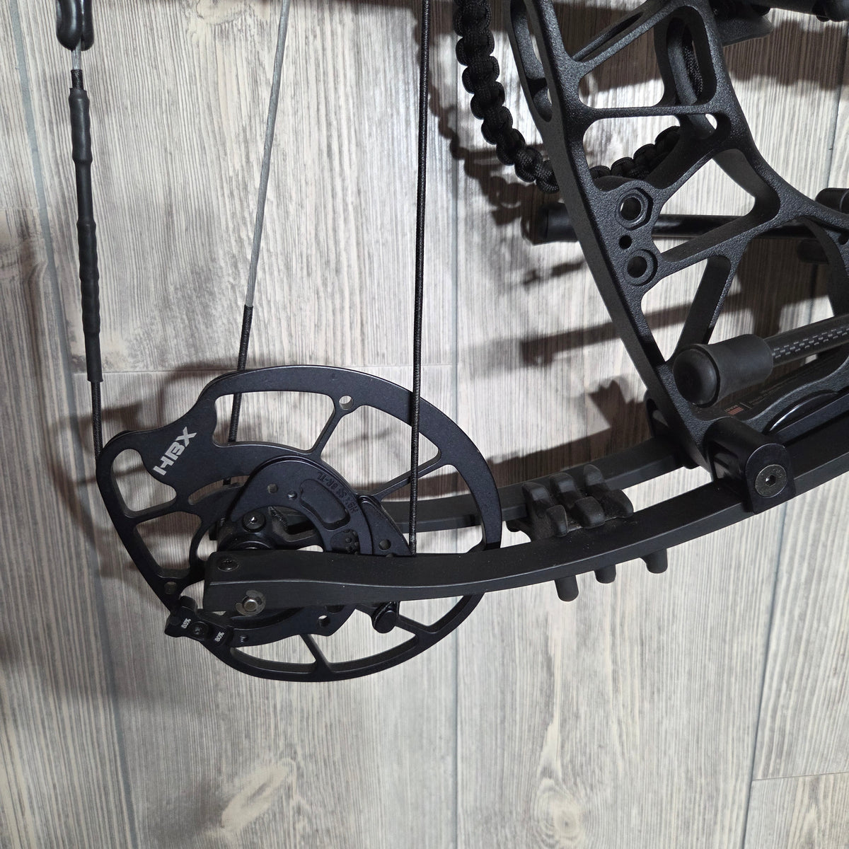 Used Hoyt Ventum 30 Right Handed Black Package