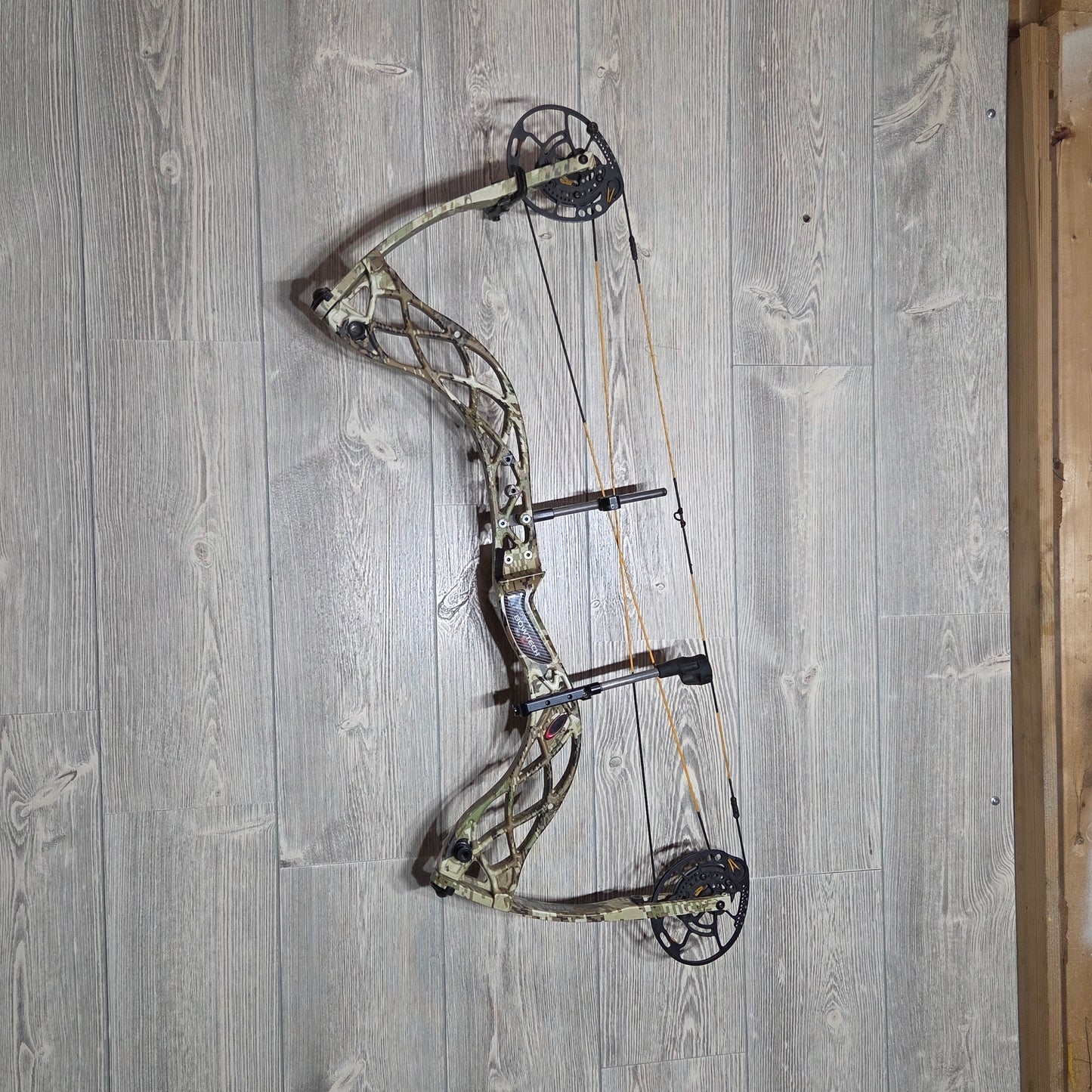 Bowtech Carbon Zion RH Sub Alpine Camo Right Handed 60-70 25.5-30.5