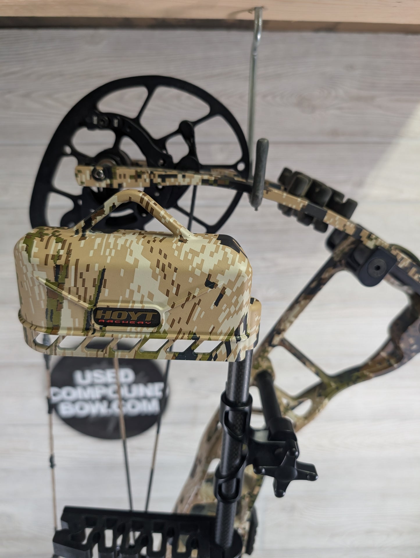 Used Hoyt Ventum 30 25-28" 60-70lb RH Sitka Sub Alpine Bow