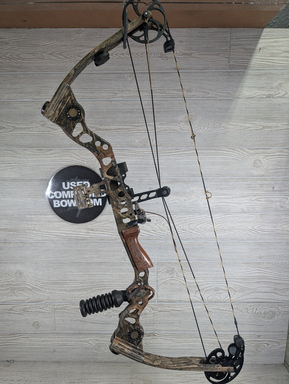 Used Mathews Legacy Right Handed 30" 70lb