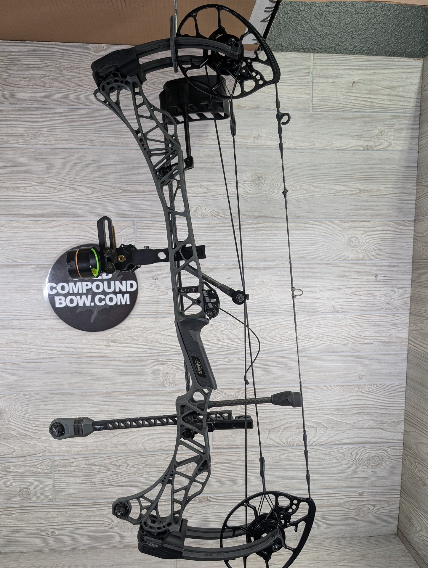 Used Mathews Lift X 29.5 Right Hand Shale Package