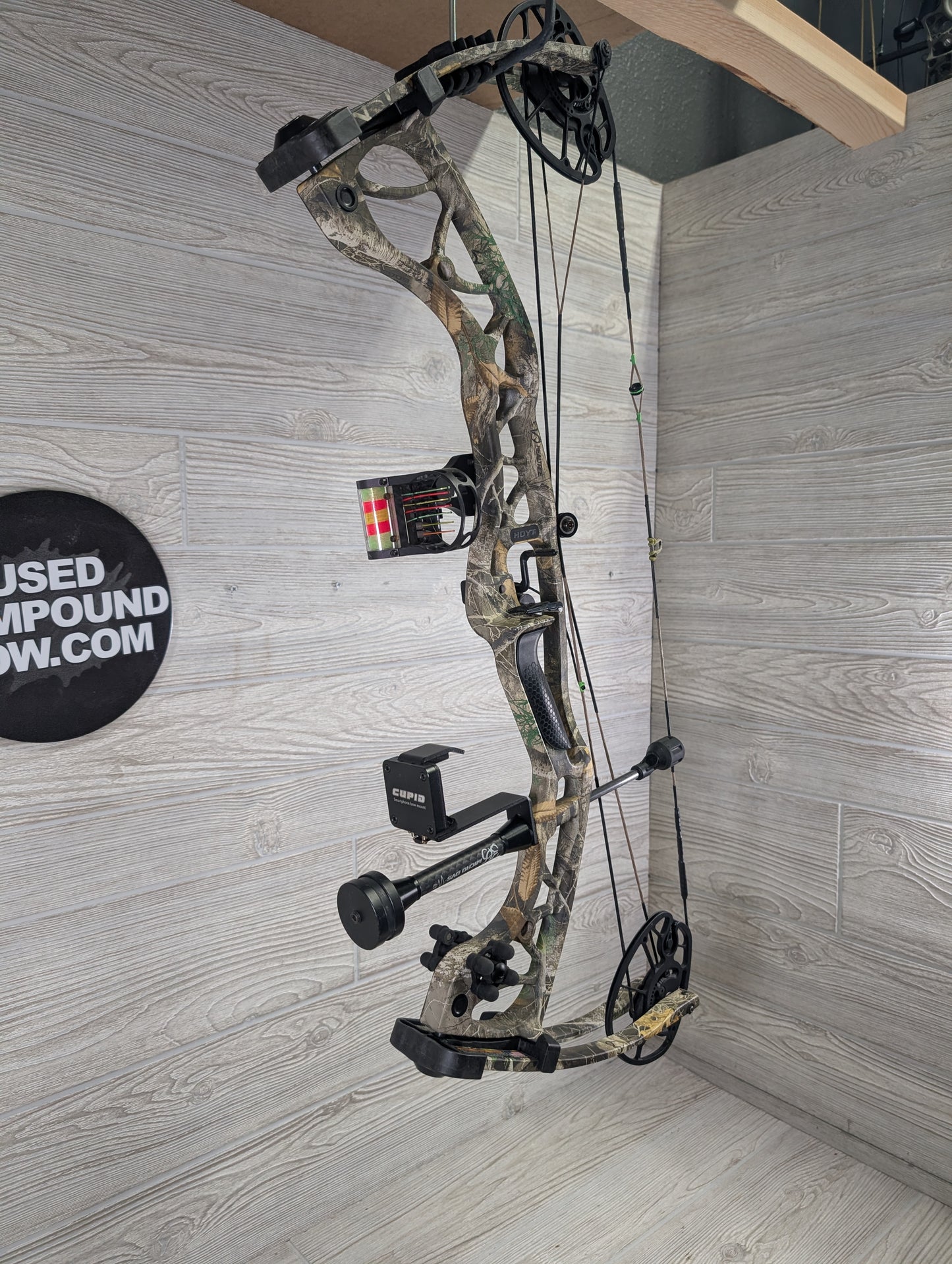 Used Hoyt Torrex XT Right Hand Camo 60-70lbs package