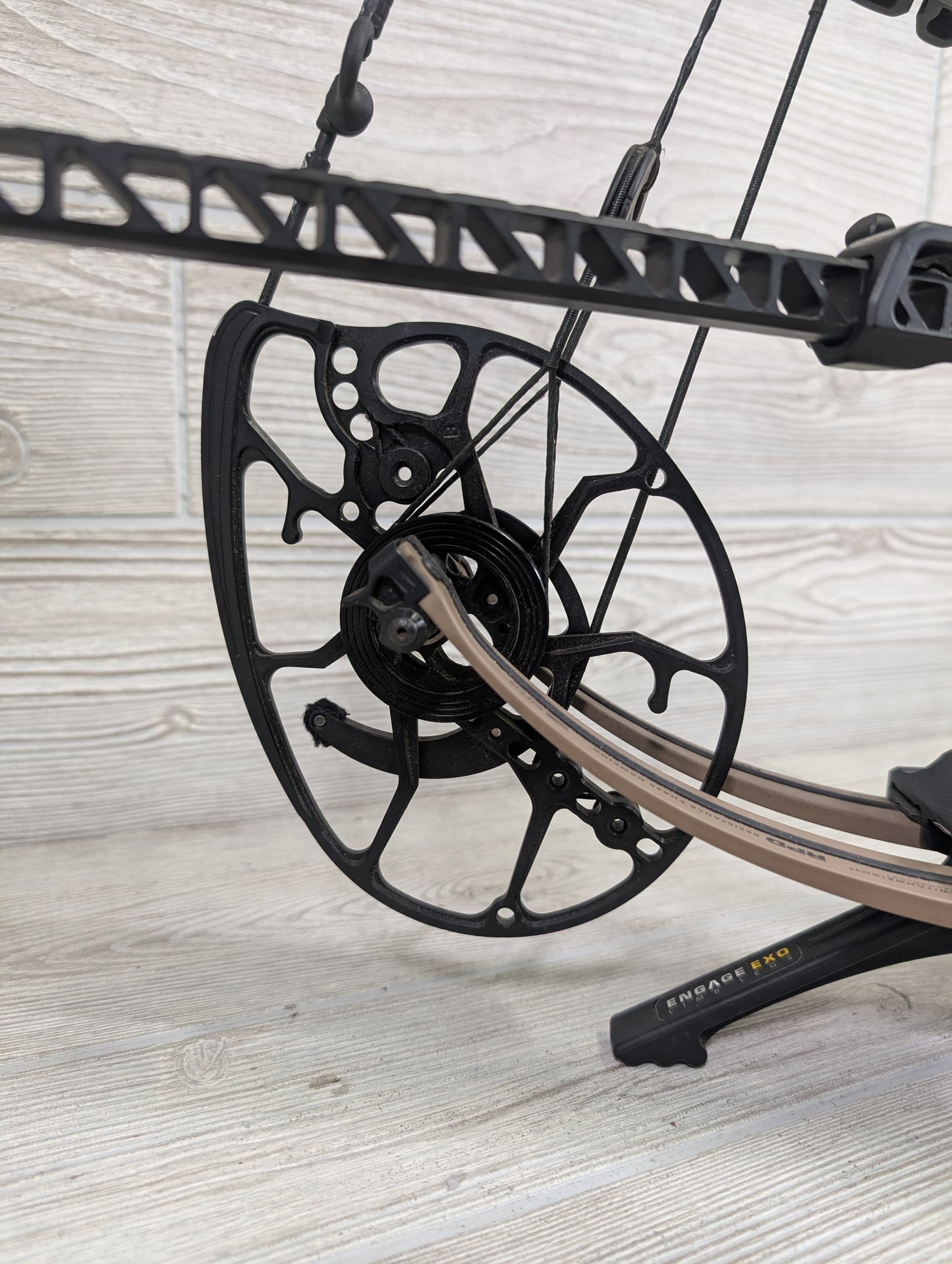 Mathews Lift 33 LH Earth Package
