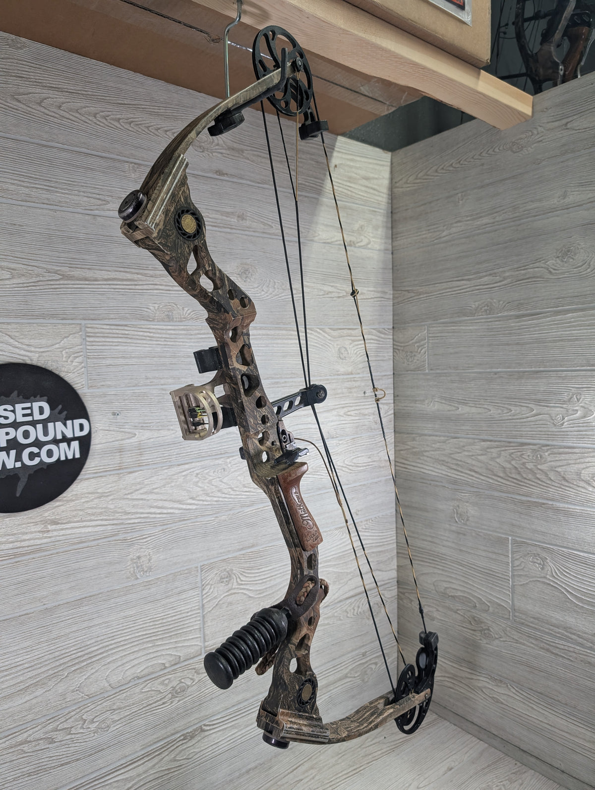 Used Mathews Legacy Right Handed 30" 70lb
