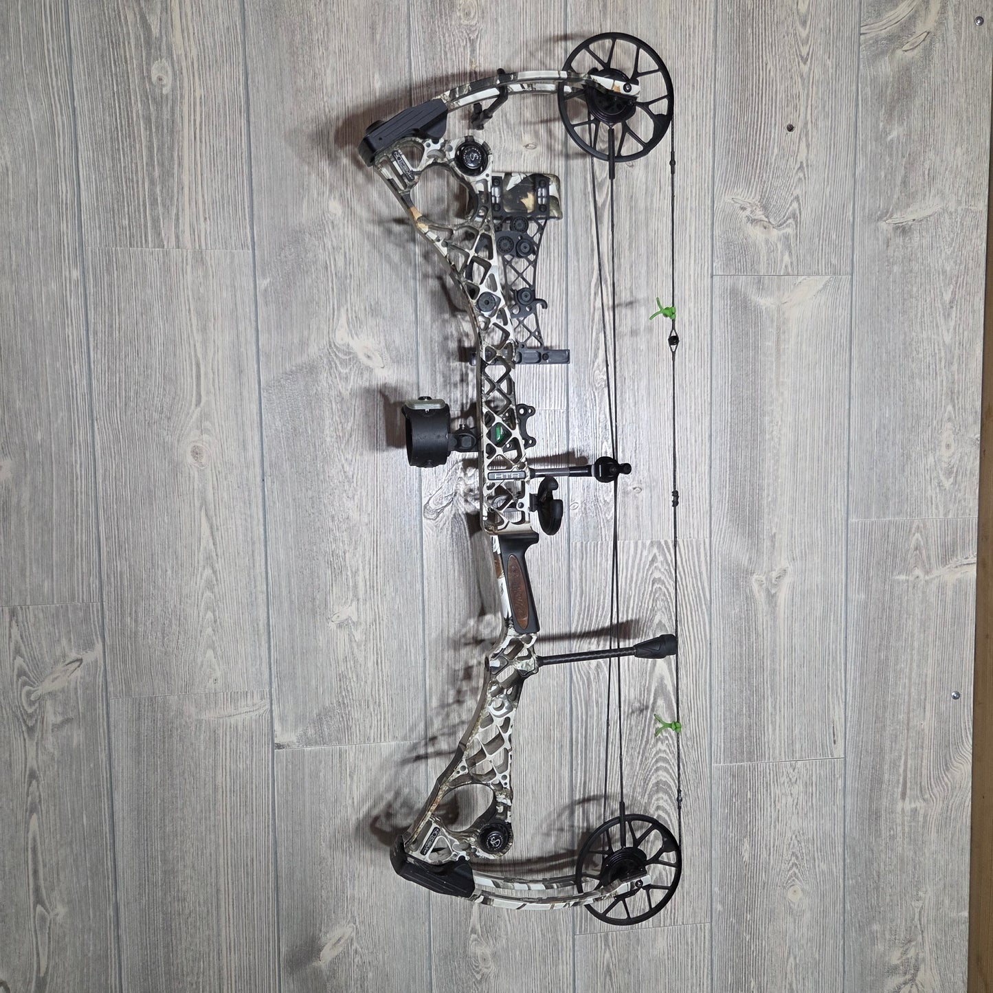 Mathews No Cam HTR  Right Hand 60lbs Camo PKG