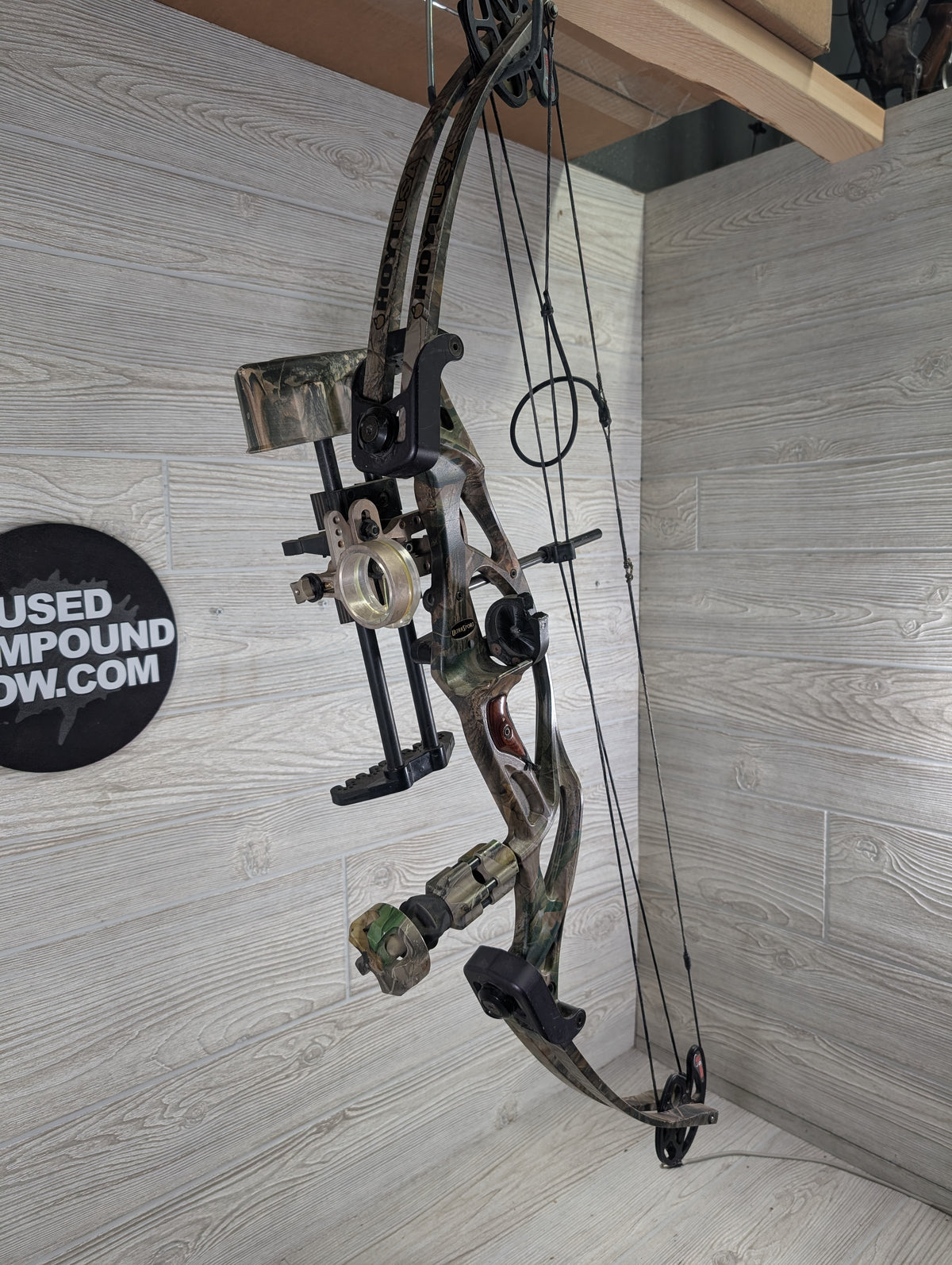 Hoyt UltraSport ZR-100 70# Right Hand Camo PKG