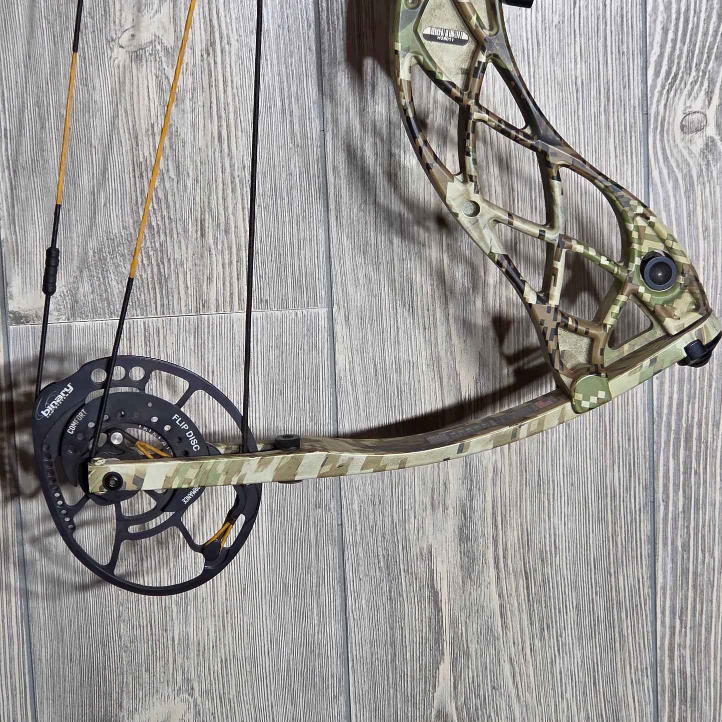 Bowtech Carbon Zion RH Sub Alpine Camo Right Handed 60-70 25.5-30.5