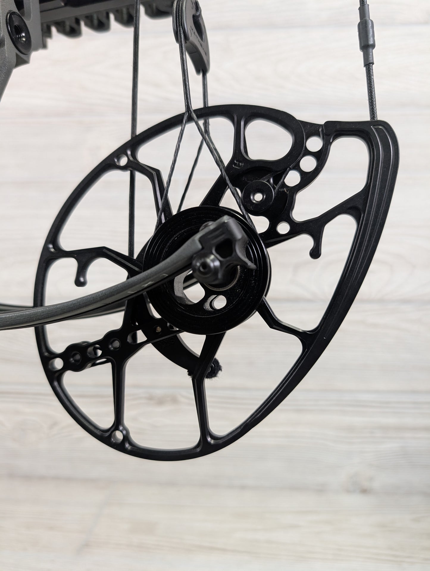 Used Mathews Lift X 29.5 Right Hand Shale Package