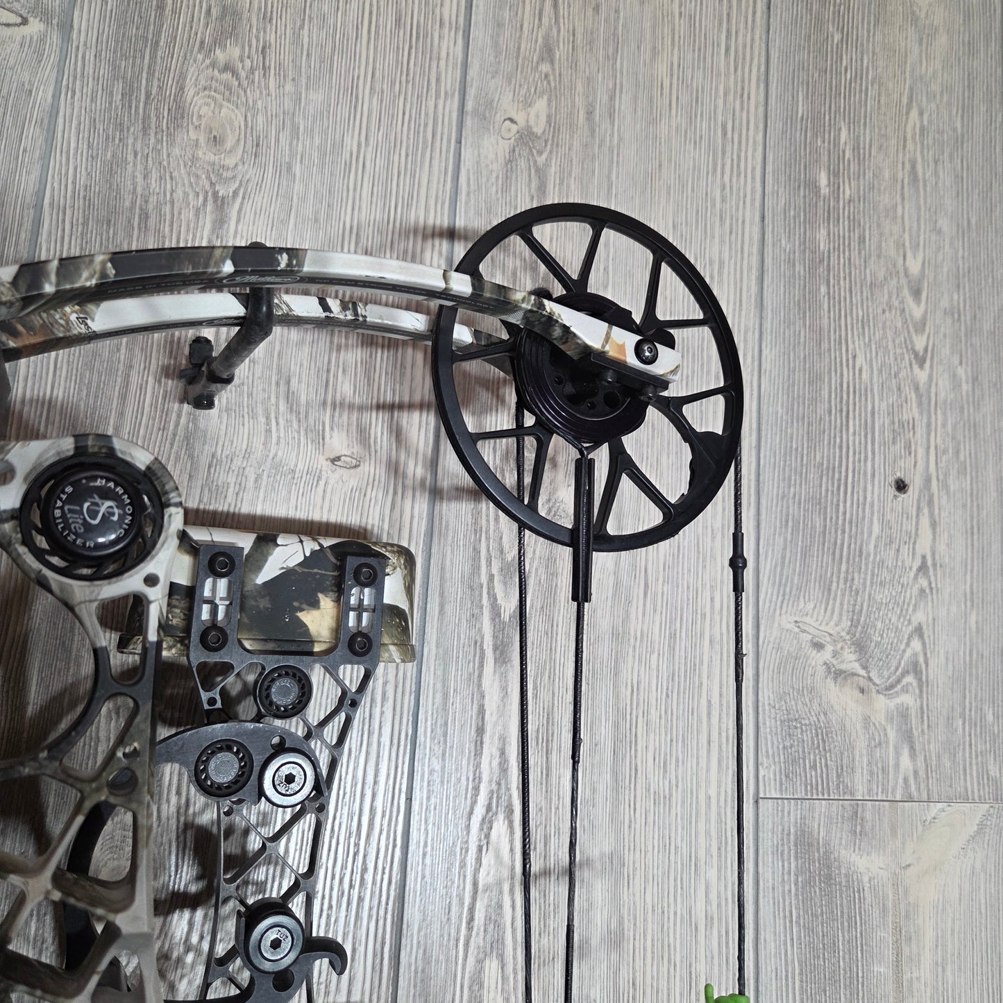 Mathews No Cam HTR  Right Hand 60lbs Camo PKG
