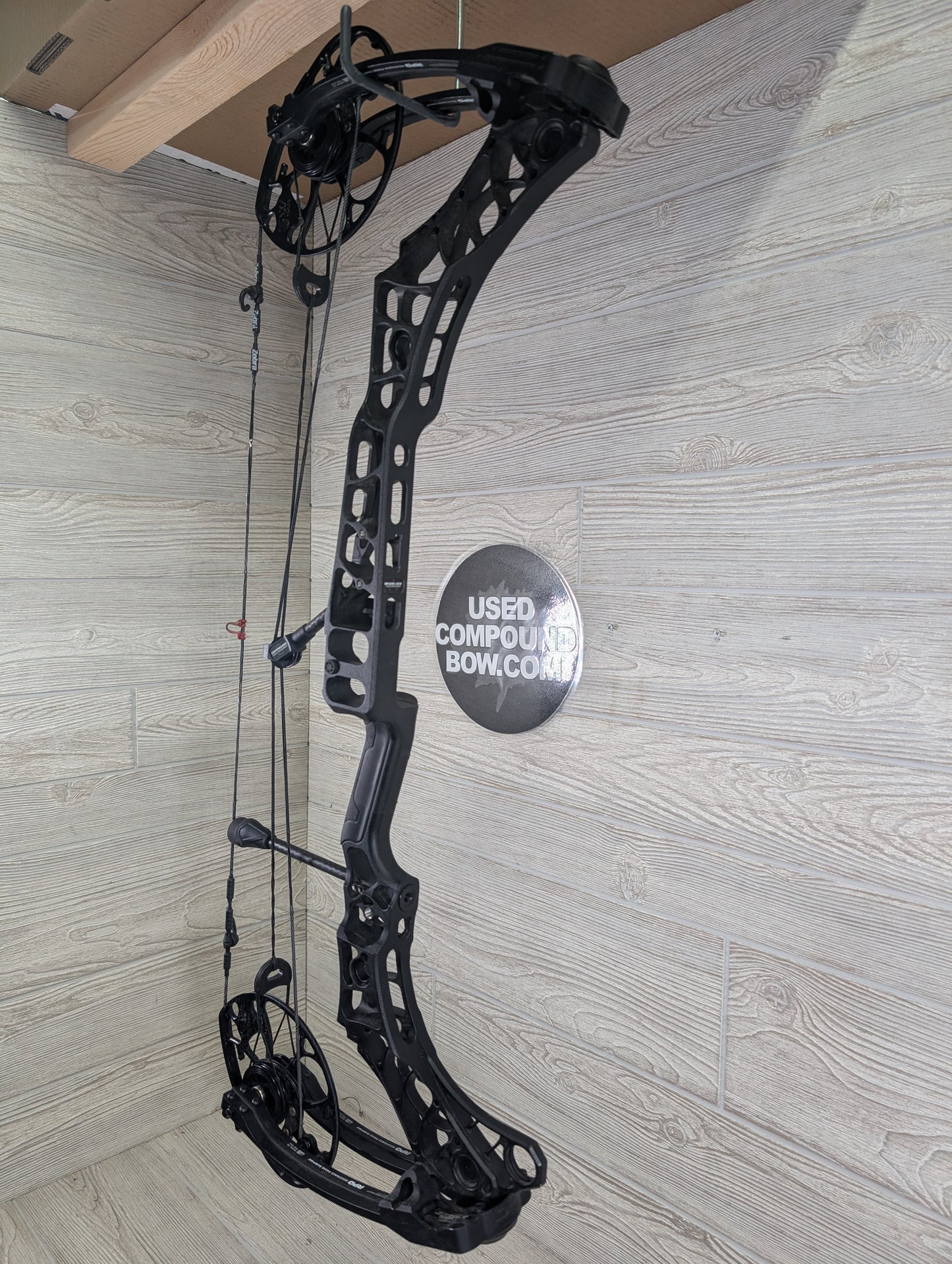 used Mathews Phase 4 29 Right Hand Black Bow