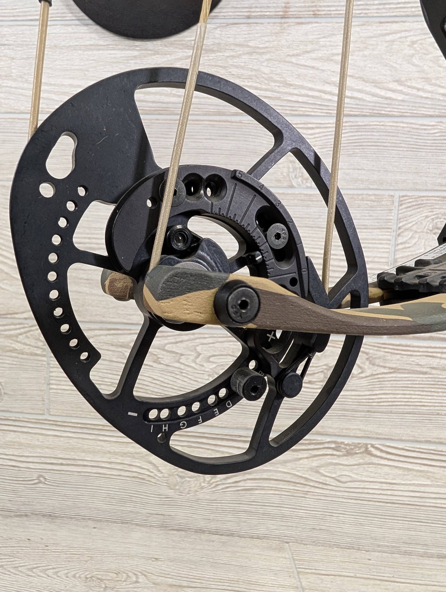 Bear Execute 30 RH 70lb Black Riser/Throwback Limbs Bow