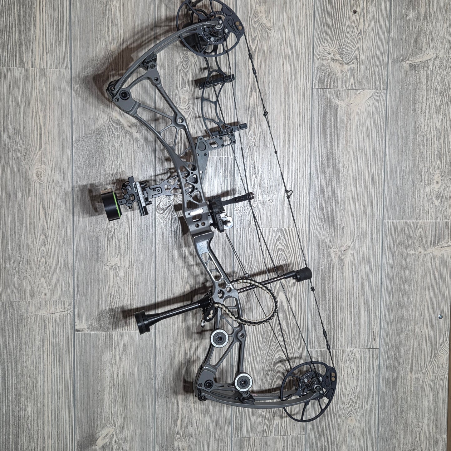 Used Bowtech Revolt 30" 70lb RH Gray Bow