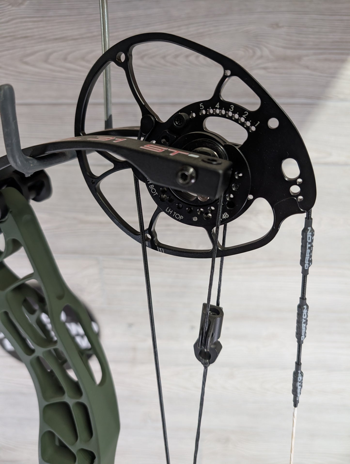 Darton Sequel 31 ST2 LH  OD Green Riser Black Limbs