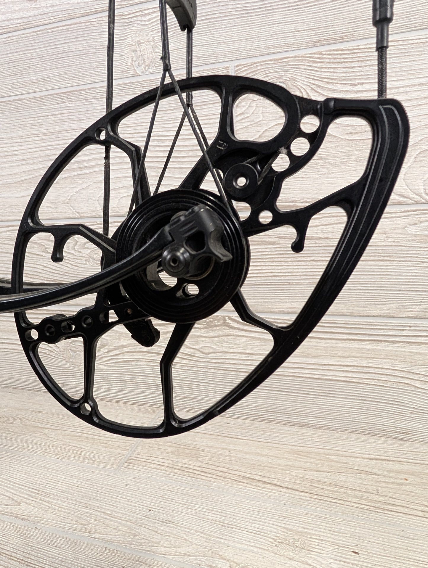 Mathews Lift 33 Right-Handed Granite Bow