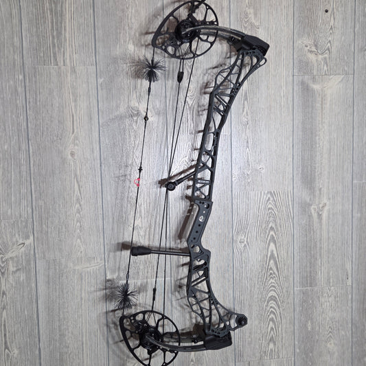Used Mathews LIFT X 29.5 Left Hand Shale/ Kuiu Limbs