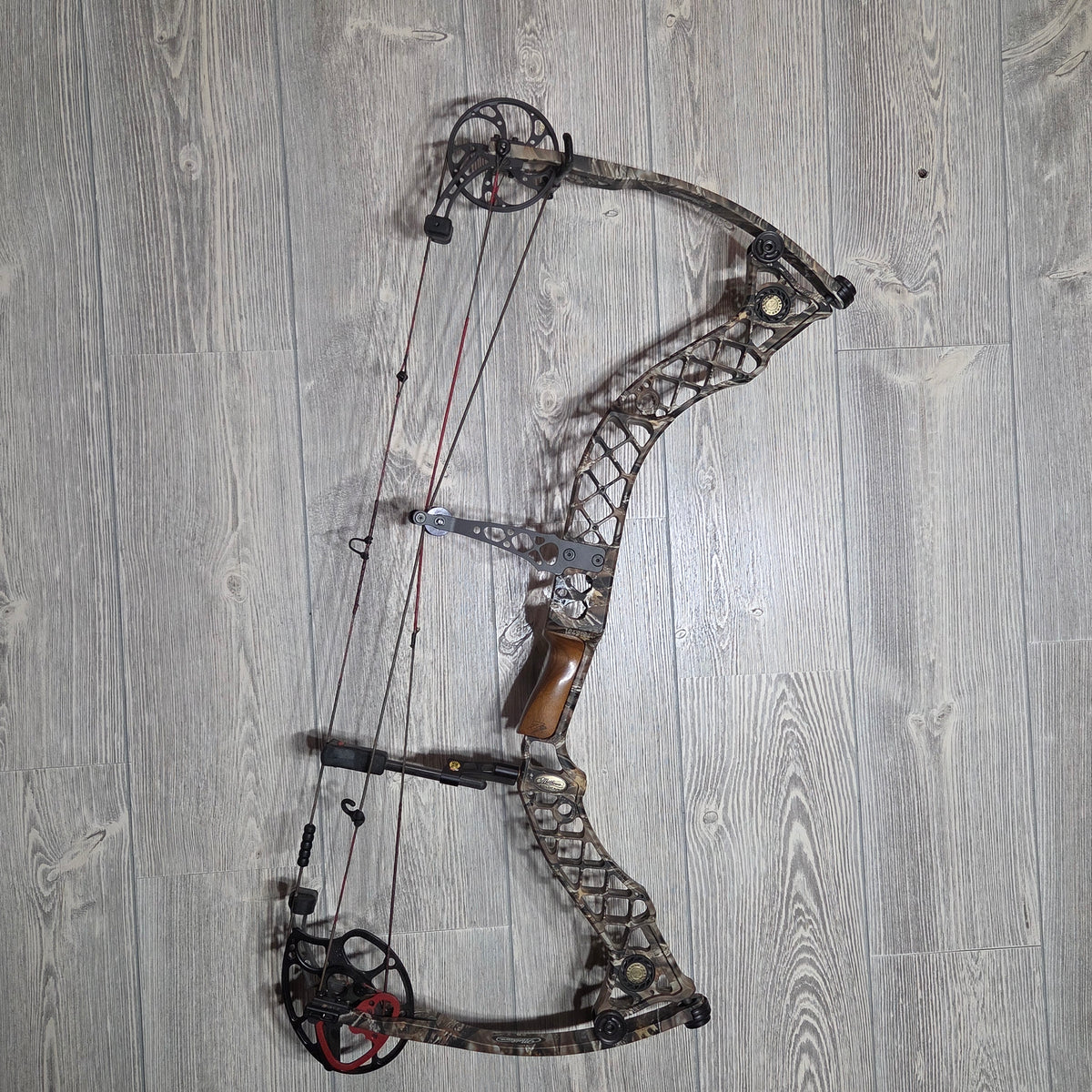 Used Mathews Z7 Right Hand 28" 70#