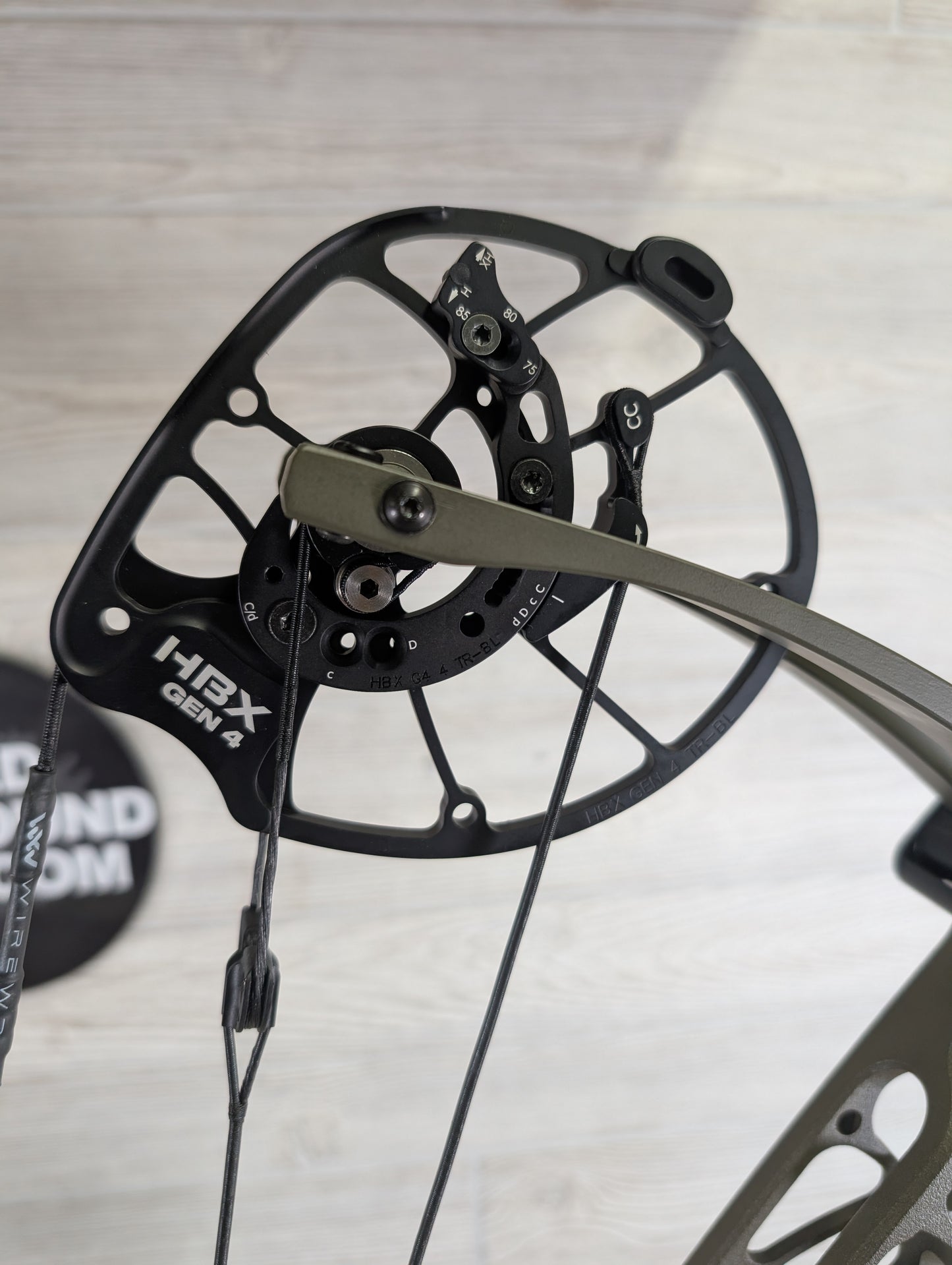 Used Hoyt Alpha AX-2 32 RH Wilderness Pkg