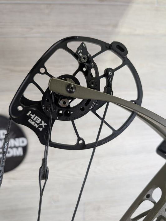 Used Hoyt Alpha AX-2 32 RH Wilderness Pkg