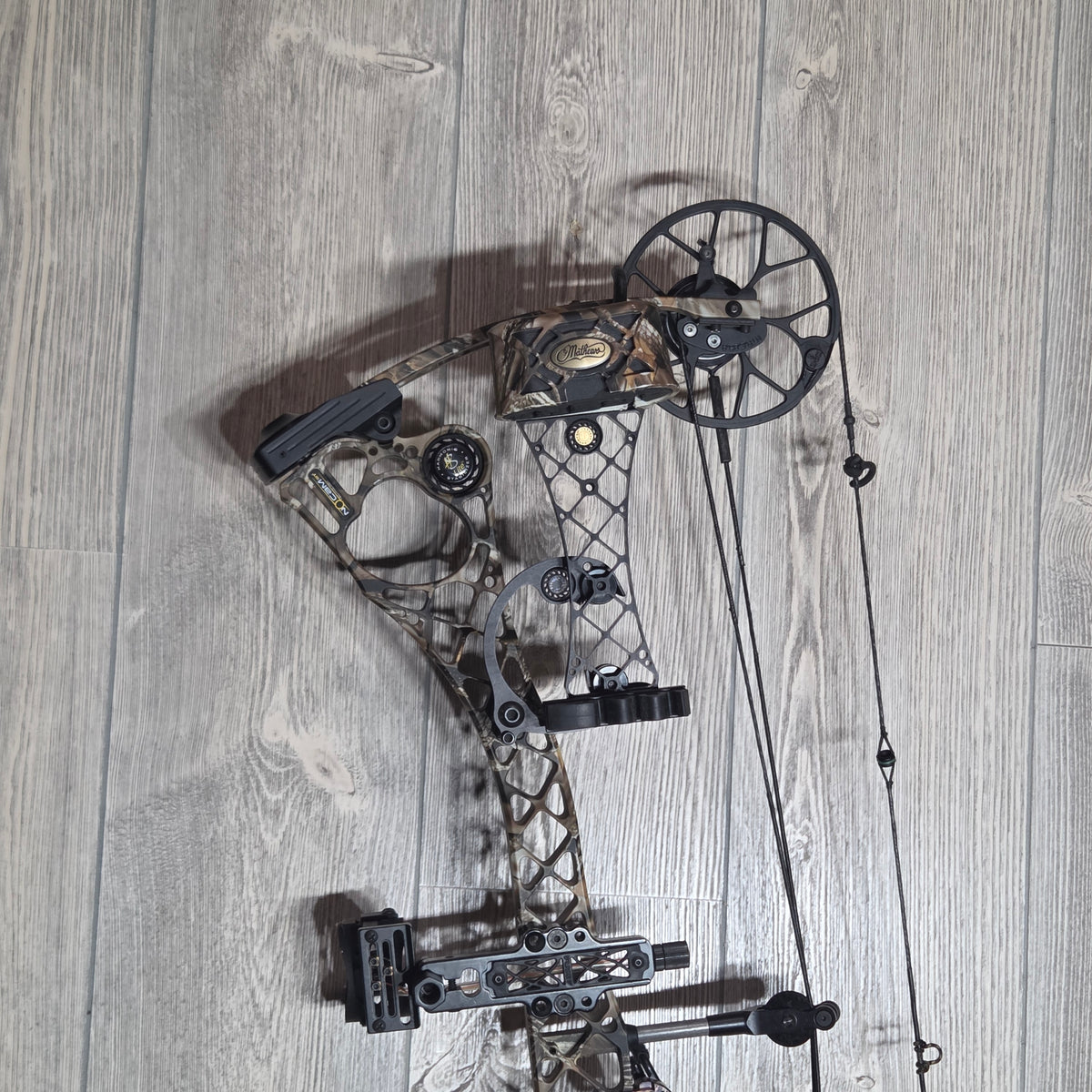 Mathews No Cam HTR  Left  Hand 60lbs Camo PKG