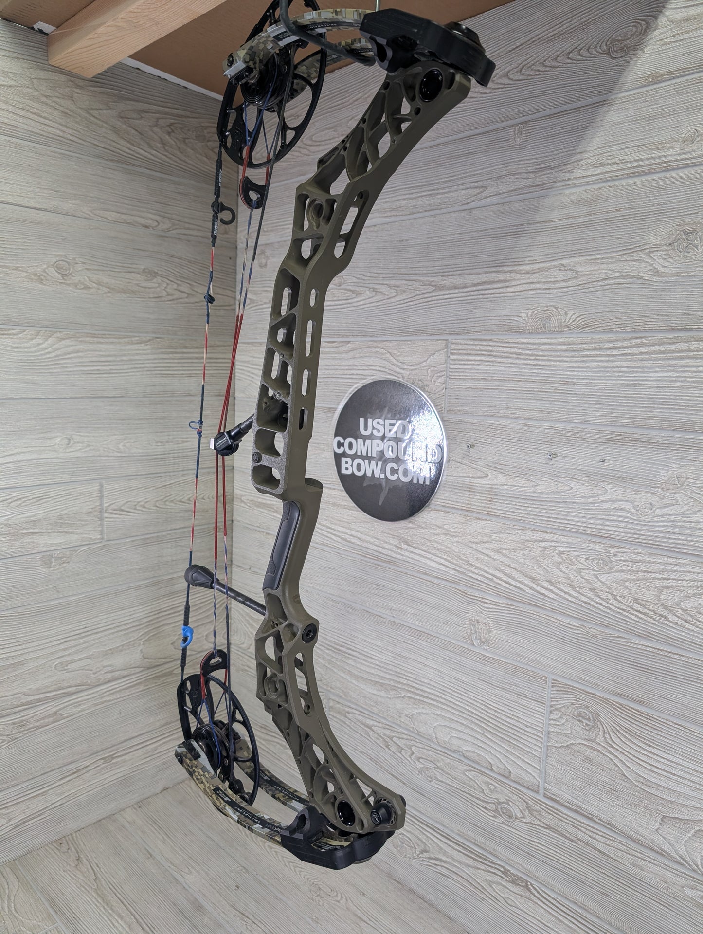 Used Mathews V3 27 RH Ambush Riser Subalpine Limbs