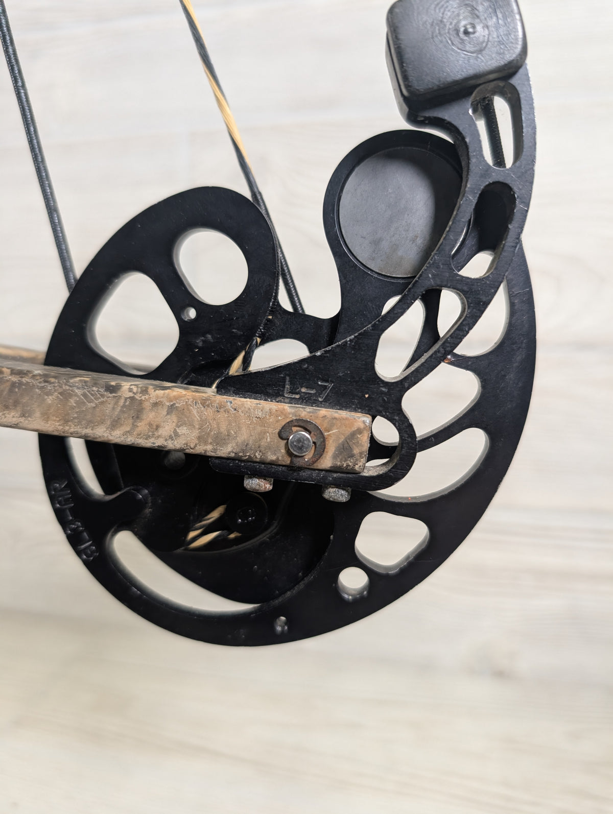Used Mathews Legacy Right Handed 30" 70lb